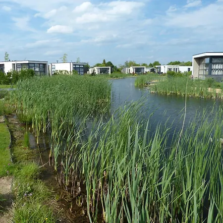 55 Am Wasser - Perfekt Fuer Familien - Mit Freibad, Sauna, Restaurant Und Spielplatz