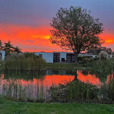 Casa-miu Am Wasser - - Perfekt Fuer Familien - Mit Freibad, Sauna, Restaurant Und Spielplatz * Olburgen